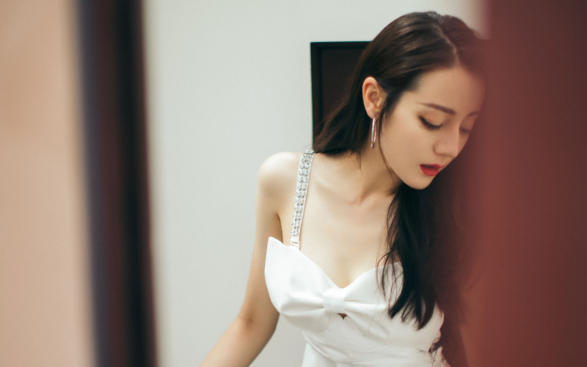 湖人三连胜 詹眉组合找回统治力，湖人詹姆斯连进三分