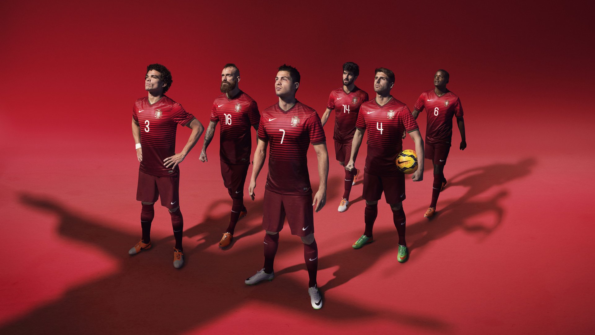 世界杯十六强：西班牙凭控球优势碾压加拿大 对手全场仅一脚打正